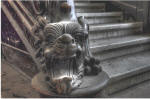 Dragon dans un escalier de la Villa Roheim